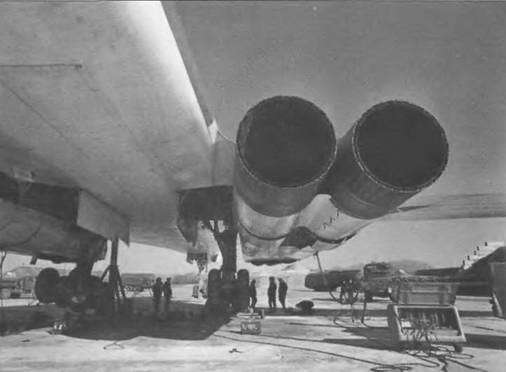 Энциклопедия современной военной авиации 1945-2002: Часть 1. Самолеты pic_399.jpg
