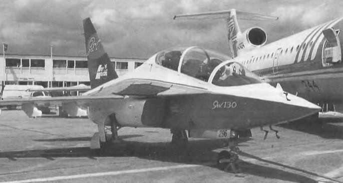 Энциклопедия современной военной авиации 1945-2002: Часть 1. Самолеты pic_403.jpg