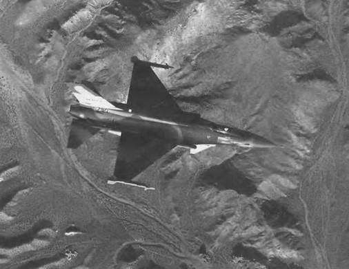 Энциклопедия современной военной авиации 1945-2002: Часть 1. Самолеты pic_448.jpg