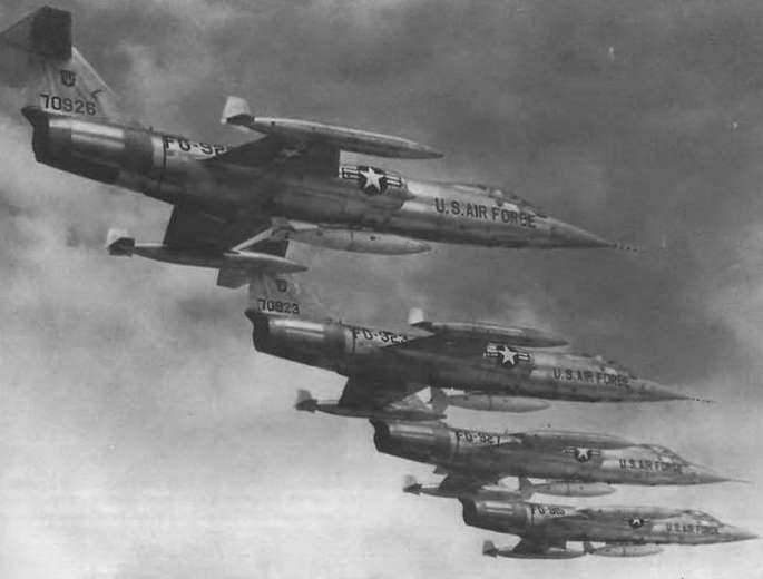 Энциклопедия современной военной авиации 1945-2002: Часть 1. Самолеты pic_484.jpg