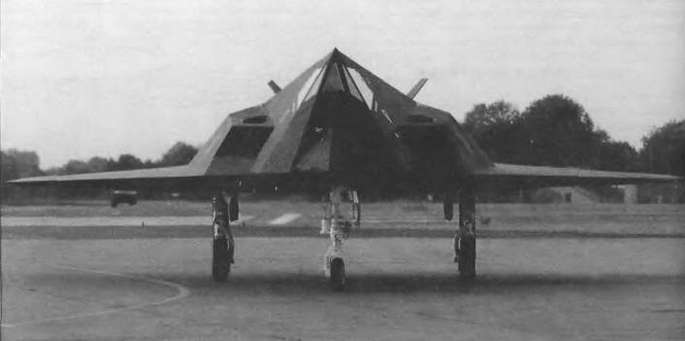 Энциклопедия современной военной авиации 1945-2002: Часть 1. Самолеты pic_486.jpg