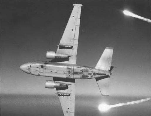 Энциклопедия современной военной авиации 1945-2002: Часть 1. Самолеты pic_502.jpg