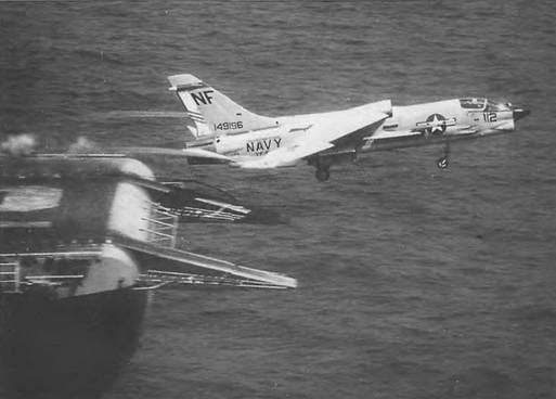 Энциклопедия современной военной авиации 1945-2002: Часть 1. Самолеты pic_517.jpg