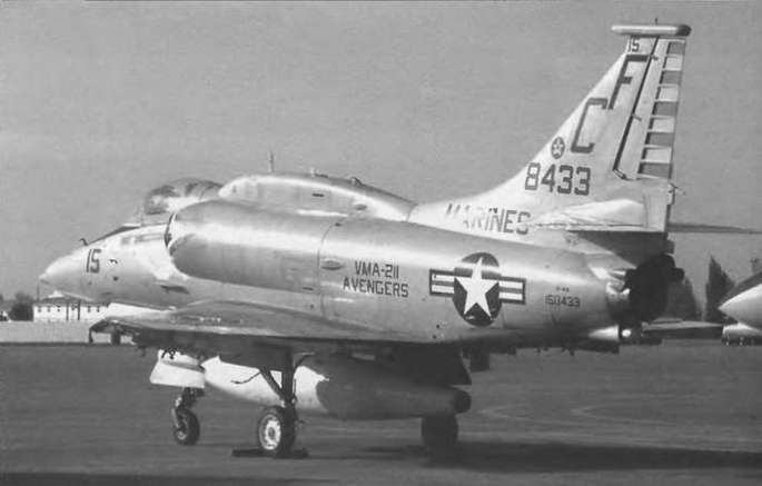 Энциклопедия современной военной авиации 1945-2002: Часть 1. Самолеты pic_522.jpg