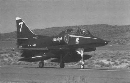 Энциклопедия современной военной авиации 1945-2002: Часть 1. Самолеты pic_523.jpg