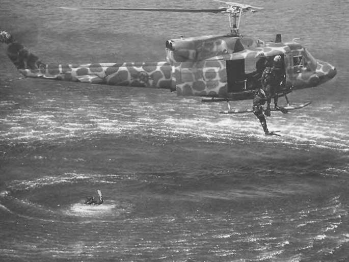 Энциклопедия современной военной авиации 1945-2002: Часть 2. Вертолеты pic_105.jpg