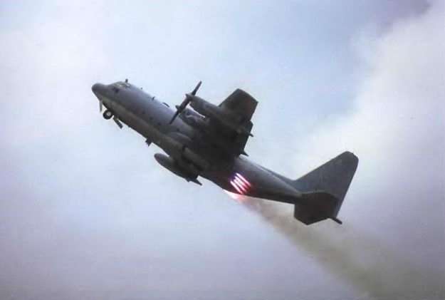 Энциклопедия современной военной авиации 1945-2002: Часть 3. Фотоколлекция pic_69.jpg