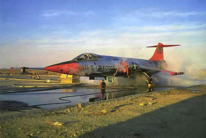 Энциклопедия современной военной авиации 1945-2002: Часть 3. Фотоколлекция pic_200.jpg
