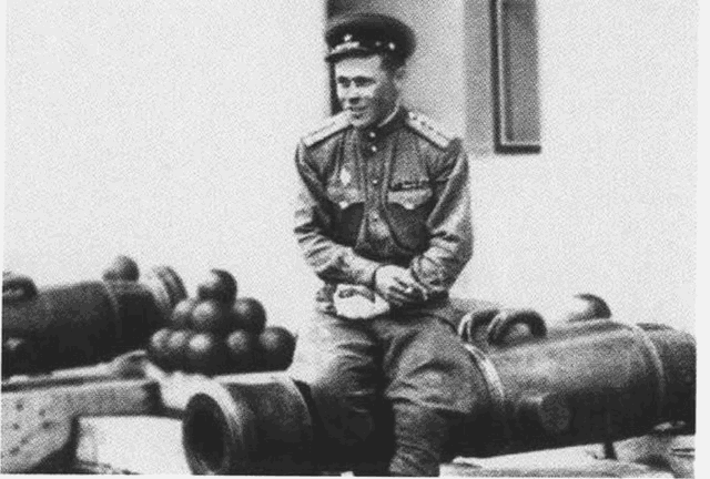 Повседневная жизнь первых российских ракетчиков и космонавтов i_009.png