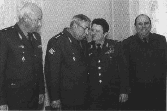 Повседневная жизнь первых российских ракетчиков и космонавтов i_016.png