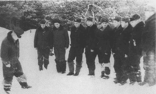 Повседневная жизнь первых российских ракетчиков и космонавтов i_029.png