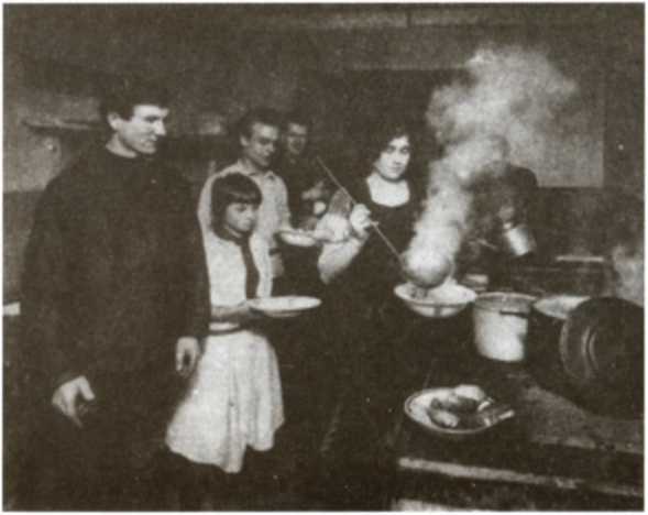 Повседневная жизнь Москвы в сталинскую эпоху, 1920-1930 годы i_016.jpg