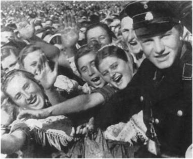 Повседневная жизнь Берлина при Гитлере i_007.jpg