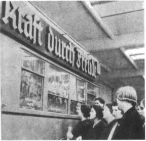 Повседневная жизнь Берлина при Гитлере i_031.jpg