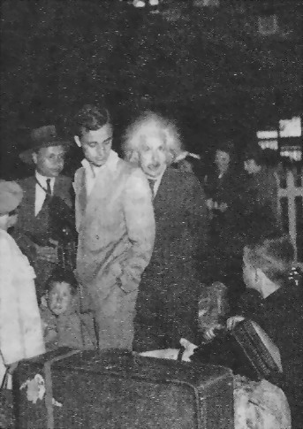 Человек, который был Богом. Скандальная биография Альберта Эйнштейна i_067.jpg