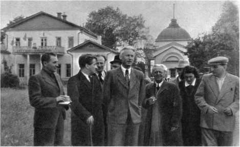 Рассказы литературоведа (с илл.) i_040.jpg