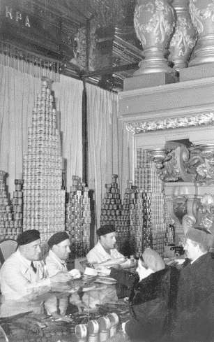 Повседневная жизнь Москвы в сталинскую эпоху. 1930–1940-е годы i_008.jpg