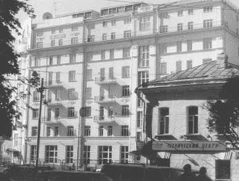 Повседневная жизнь Москвы в сталинскую эпоху. 1930–1940-е годы i_015.jpg