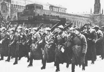 Повседневная жизнь Москвы в сталинскую эпоху. 1930–1940-е годы i_031.jpg