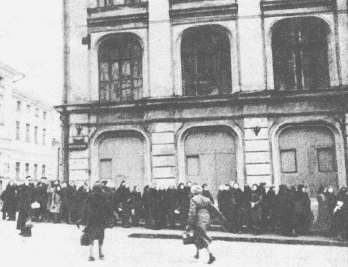 Повседневная жизнь Москвы в сталинскую эпоху. 1930–1940-е годы i_038.jpg