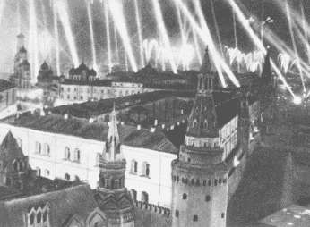 Повседневная жизнь Москвы в сталинскую эпоху. 1930–1940-е годы i_040.jpg
