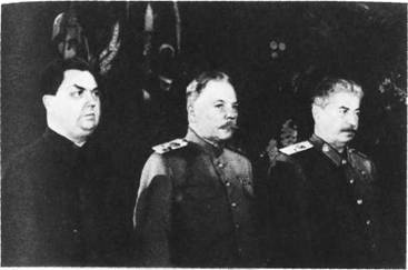 Они окружали Сталина i_013.jpg
