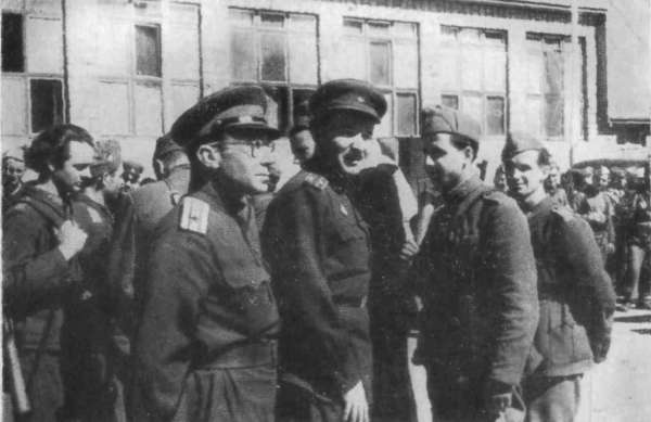 Разные дни войны. Дневник писателя, т.2. 1942-1945 годы i_068.jpg