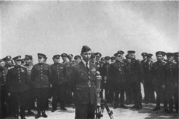 Разные дни войны. Дневник писателя, т.2. 1942-1945 годы i_094.jpg